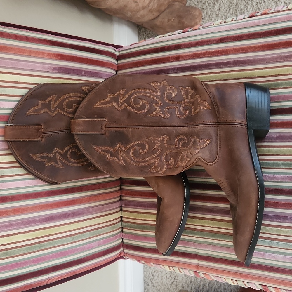 Justin Boots size 6D cowboy boots EUC... just like new.